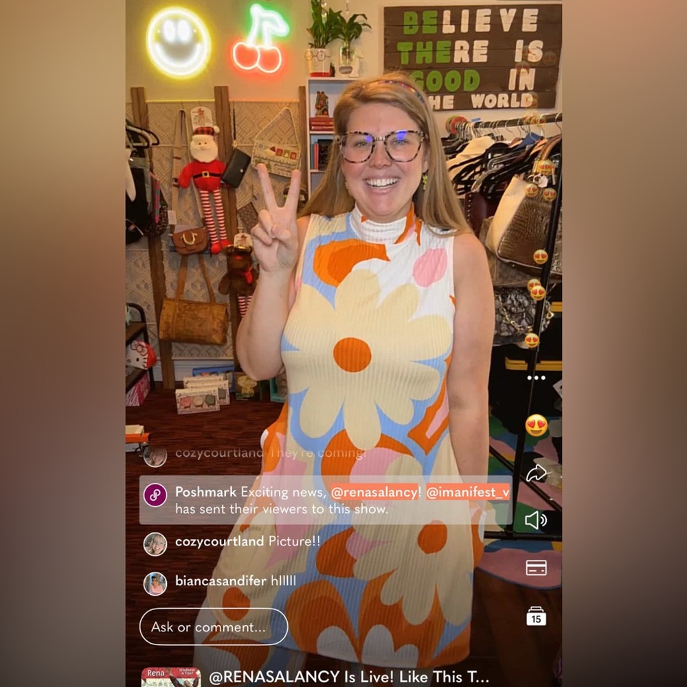 @RENASALANCY Is Live! The PARTY has started! 🌈💕🦄 - Picture 3 of 8